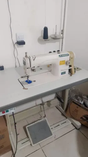 Máquina reta industrial