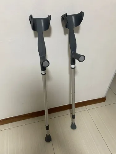 Kit Ortopédico - Muletas + Bota Imobilizadora