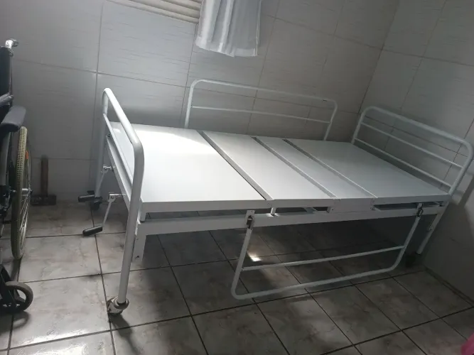 Cama hospitalar manual branca (nova)