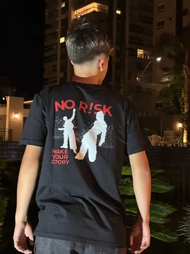 Camiseta Masculina Preta Estampada HeartFire