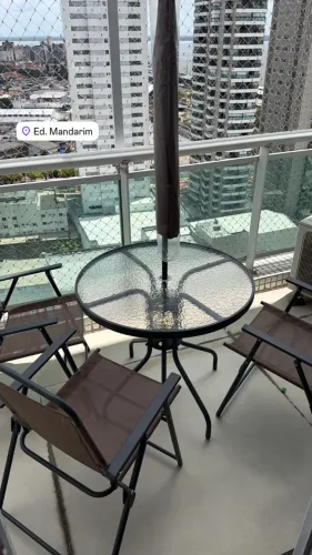 Conjunto de Mesa de Vidro Temperado + 4 Cadeiras Dobráveis + Ombrelone (Excelente Estado)