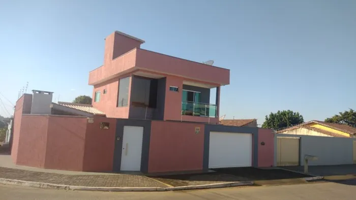 Sobrado de esquina no Itaguaí II bem localizado