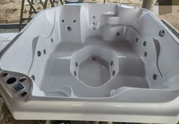 SPA JUNIOR 4 A 6 LUGARES COMPLETO HIDRO AQUECEDOR E  ILUMINAÇÃO 