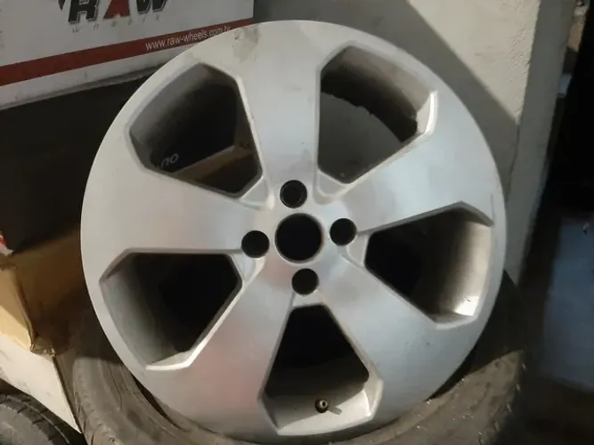 Roda aro 17 Estrela prata Renault Logan jogo