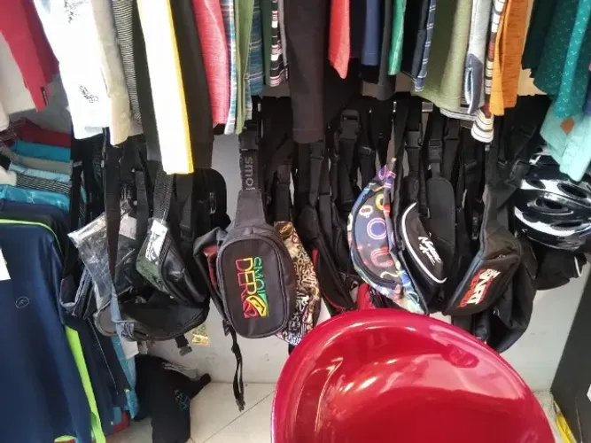 Vendo pochetes diversas grifes em atacado e varejo !