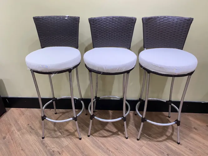 Banquetas em alumínio 