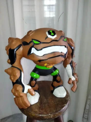 Boneco Ben 10 -  Four Arms GIGANTE 