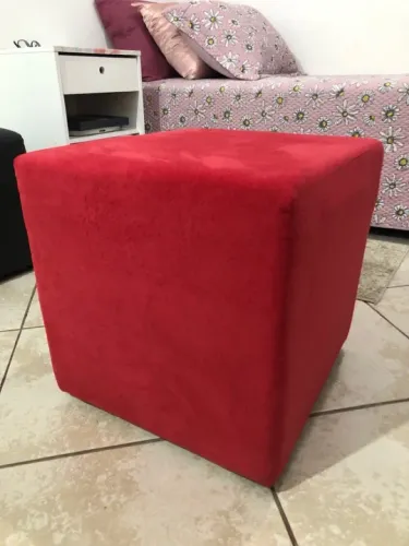 Puff quadrado vermelho