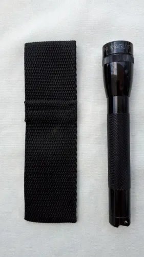 Lanterna MagLite Original - Nova no Estojo (Resistência Profissional)