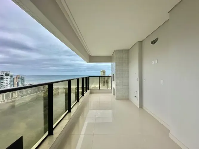 Apartamento Quadra MAR com Vista total da Praia | 04 Suítes Paramount | Meia Praia Itapema