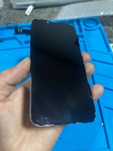 Tela iPhone 14 original com detalhe 