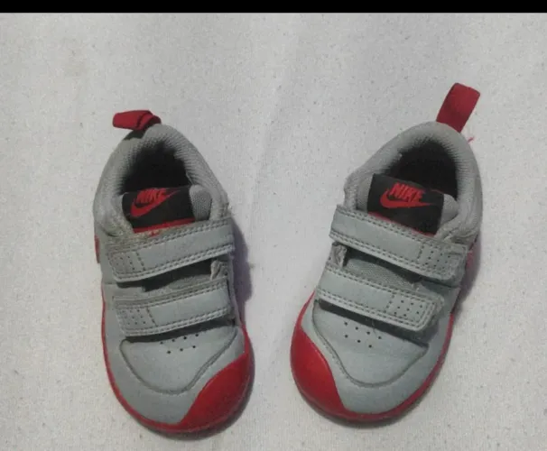 Tênis Infantil Nike Cinza e Vermelho original