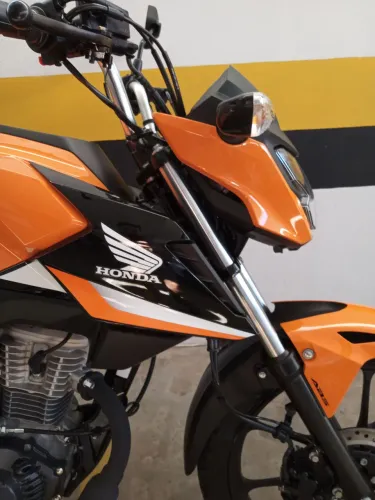 CG 160 ABS 2025 0 com documento apenas 40km de soldados 21 x cartão troca o carro ou moto