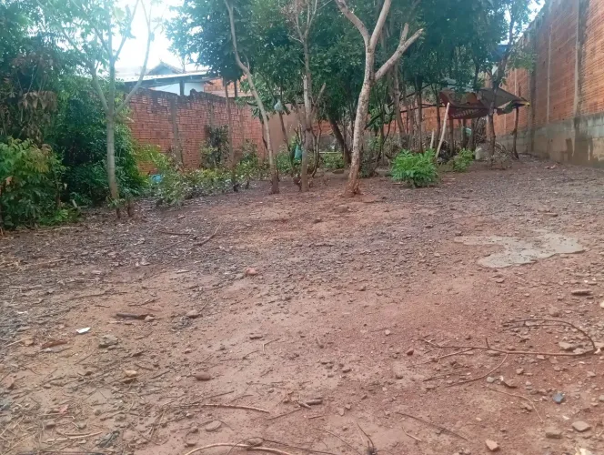 Bairro Santa Lucia ,lote 300 metros,Murado,escriturado e Registrado