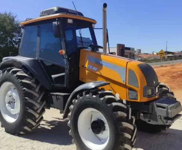 Trator Valtra Bm100 2016.