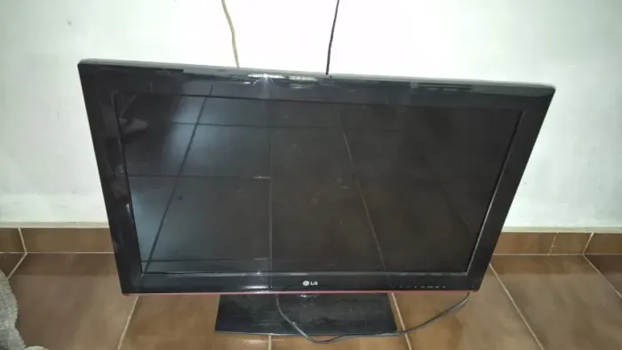 TV LG 32 Polegadas LED 3D (32LM3400) Completa com Controle Remoto