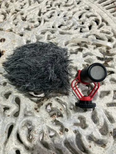 Microfone profissional para câmera e celular.