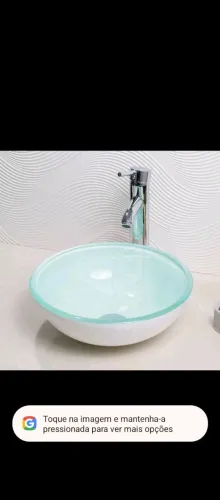 Cuba de vidro fundo branco 