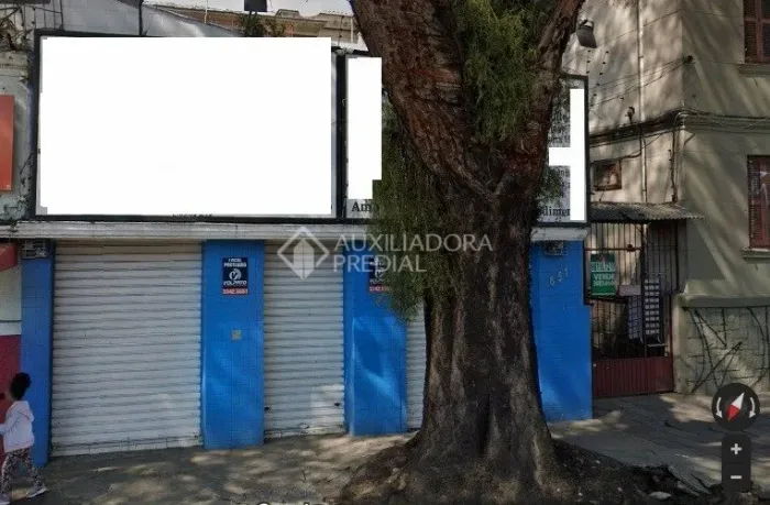 Loja de calçada térrea comercial na Avenida Farrapos