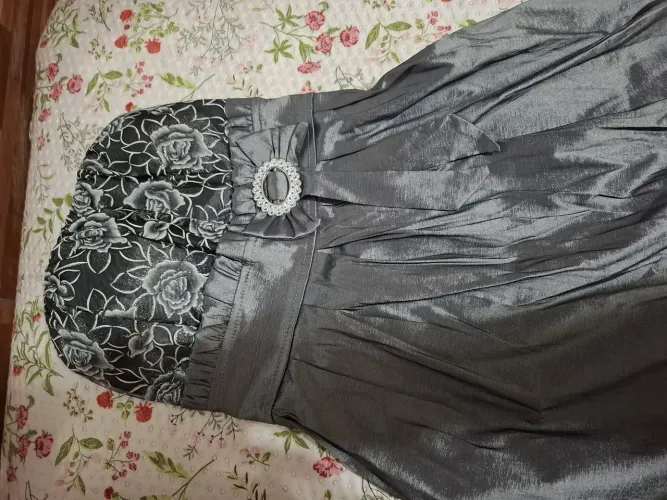 Vende-se vestido de festa 