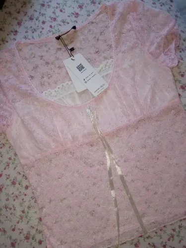 Blusa de renda rosa delicada Tam M