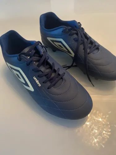 Chuteira umbro campo 44