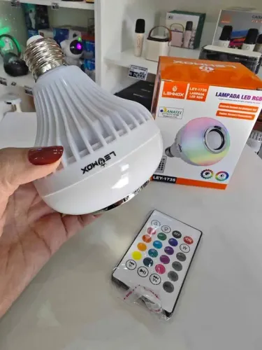 Lâmpada LED RGB com Bluetooth e Controle Remoto