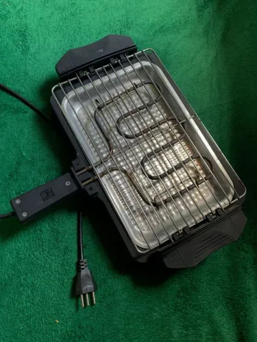 Churrasqueira elétrica, semi nova, ótimo estado