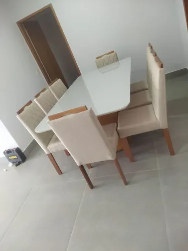Mesa de Jantar Elegante com 6 Cadeiras de madeira pronta entrega