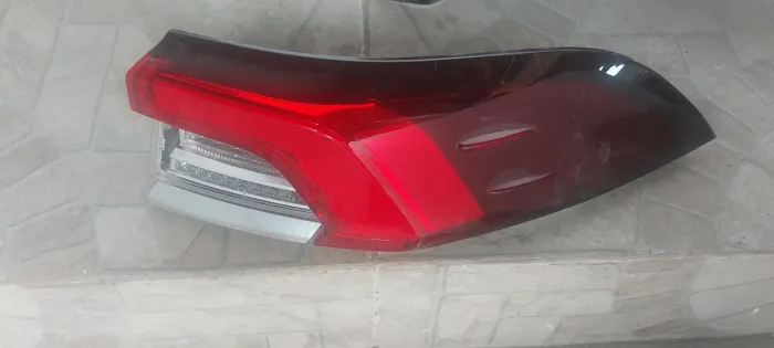 Lanterna traseira direita Toyota Corolla 2020 à 2023
