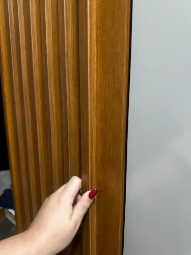 Guarda Roupas De Madeira Ripada