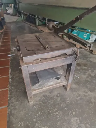 Máquina facão pra alumínio e outros