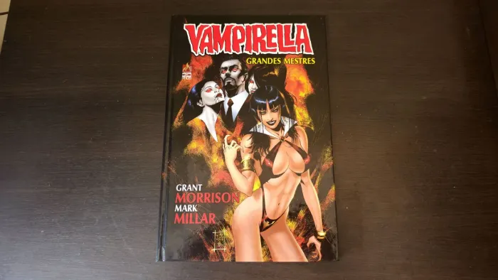Vampirella - Grandes Mestres - Grant Morrison e Mark Millar - HQ Mythos