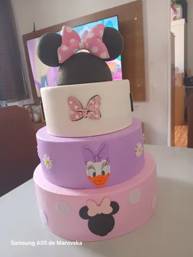 Bolo fake Minie rosa e Margarida