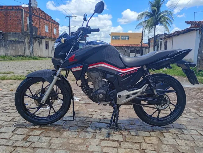 Vende-se Titan 160