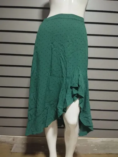 Saia midi verde com bolinhas