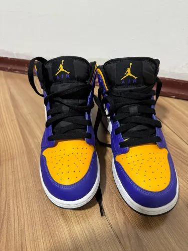 Tênis Air Jordan Lakers