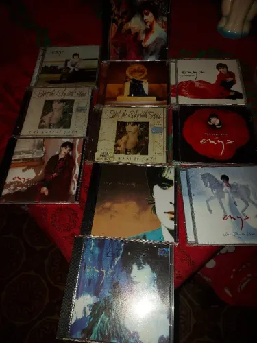 CDs da cantora ENYA