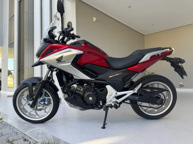 NC750X, nova impecável, único dono, sem detalhes.