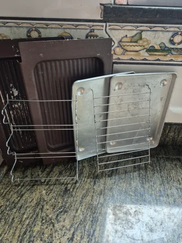 Miniforno Elétrico Funcionando Normalmente Faltando o Botão de Ligar R$20,00 Reais 