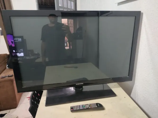 Tv Samsung 42 polegadas clássica não e smart tela LCD 