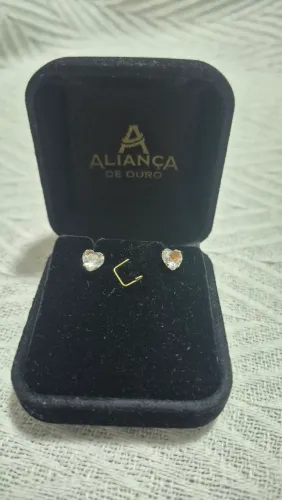 Vendo brinco de ouro 18k com pedra de zincônia com formato de coração para adulto.