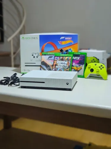 Xbox One S 1Tb + Controle Series e 3 Jogos 