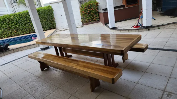 Mesa em Madeira c/ Bancos