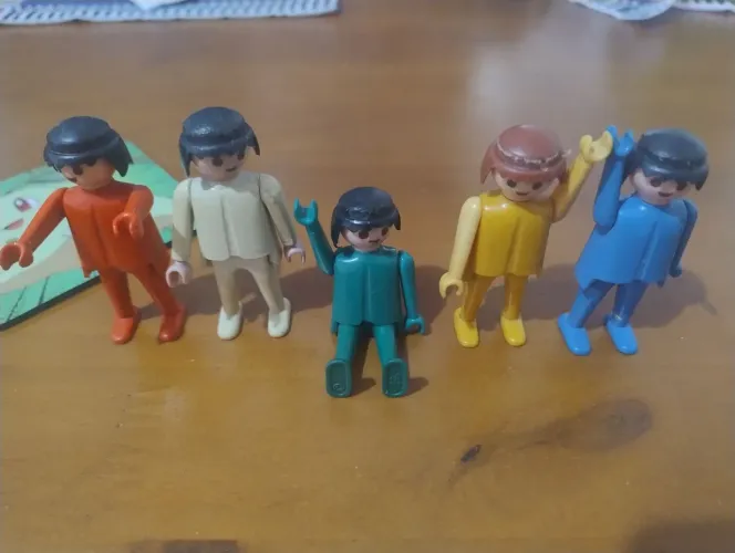 Bonecos Playmobil anos 80 - 5 bonecos em ótimo estado.