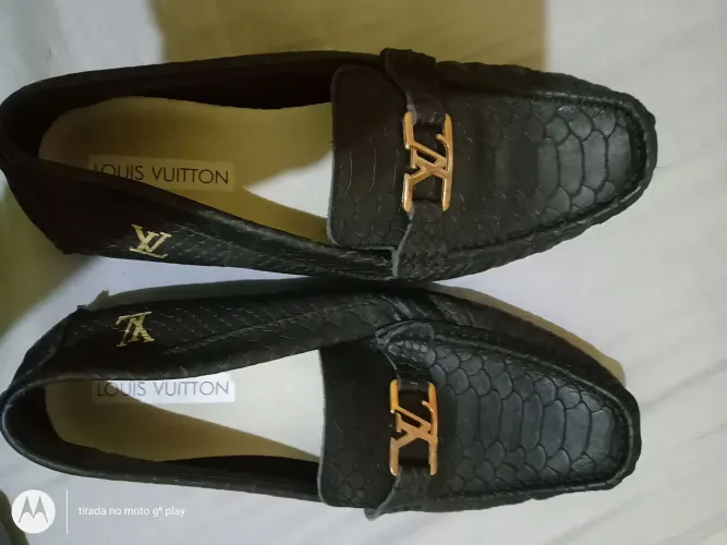 Sapatilhas Louis Vuitton Preta seme nova 