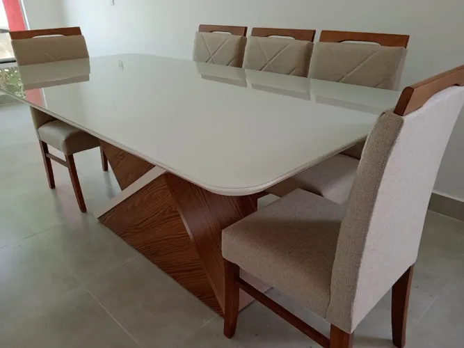 Mesa de Jantar Elegante com 6 Cadeiras de madeira