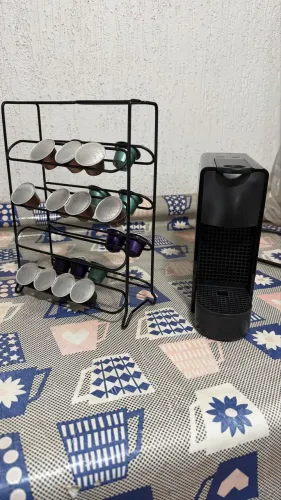 Cafeteira Nespresso Essenza Mini + porta capsula