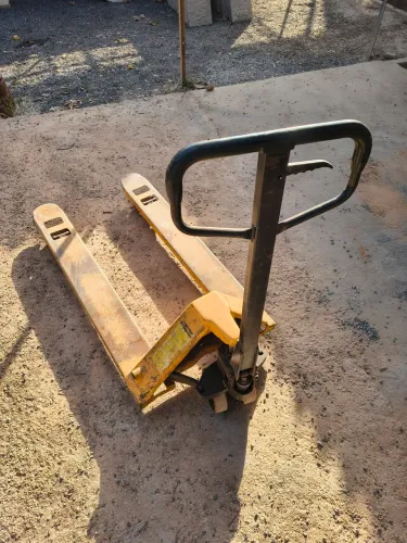 Paleteira manual (burrinha) em bom funcionamento