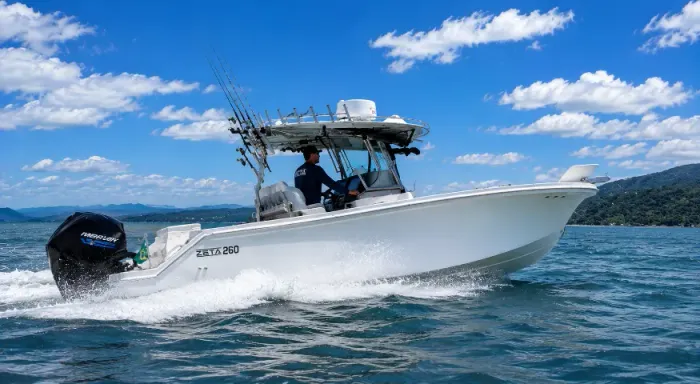 Lancha Fishing 260 ZETA pesca (26 pés com porte e estrutura de 28)